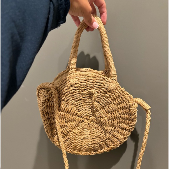 Amazon straw crossbody bag. - Picture 2 of 3